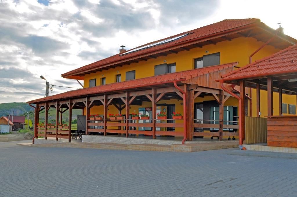 Pensiunea Cheile Apusenilor Sandulesti Luaran gambar
